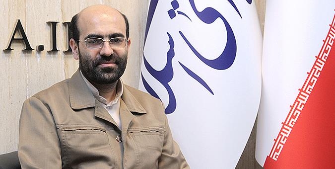زنگنه متهم است که چرا سطح روابط نفتی و گازی با کشورهای دیگر را کاهش داده/ همکاری اقتصادی با ترکمنستان را در سالهای اخیر از دست دادیم/ اگر وزیر نفت آن تکریمی را که برای شرکت توتال داشت برای ترکمنها انجام میداد وضعیتمان فرق میکرد بعد از برجام رئیس جمهور و مسئولان دولت آقای روحانی اعلام کردند که ما میتوانیم مبادلات بانکی را به صورت عادی انجام دهیم و بر همین اساس طرف ترکمنی اعلام کرده وقتی مسئولان جمهوری اسلامی نسبت به این موضوع اذعان کردهاند چرا این بدهی پرداخت نمیشود.