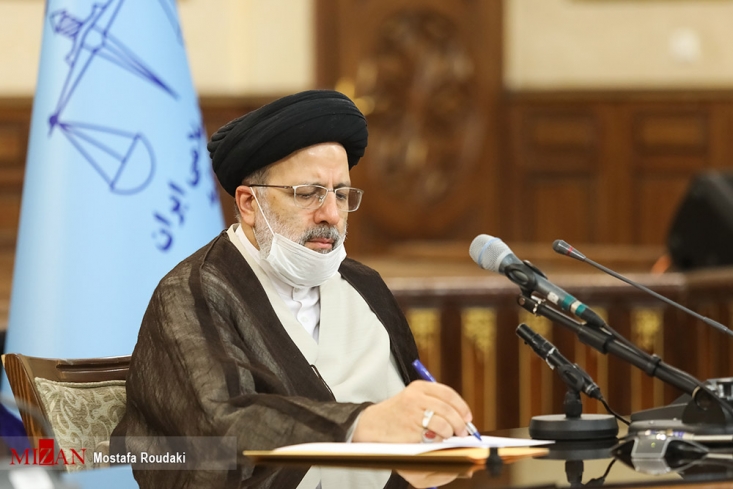 در استانهای وضعیت قرمز، ماسک و مواد بهداشتی رایگان در اختیار مراجعه کنندگان و مردم قرار گیرد/ وضعیت نامشخص ماشین سازی تبریز به خاطر اختلاف دو سازمان اداری و دولتی رییسی با اظهار تاسف در خصوص عدم تعیین هیات مدیره کارخانه ماشین سازی تبریز گفت: ماشین سازی تبریز که بعد از اقدامات قضایی و با همت کارگران و کارشناسان برپا شد، شاهد تاخیر در تعیین هیات مدیره به خاطر اختلاف دو سازمان دولتی است که اصلا به صلاح نیست.
