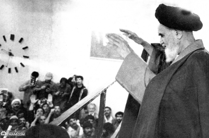 اگر هزار بار قطعه قطعه شویم، دست از مبارزه با ظالم بر نمیداریم/ امروز همه مصیبت آمریکا این است که ملت ایران از تحت الحمایگی اش خارج شده است/ ضربات اصلی را به این انقلاب، روحانیون مقدس مآب و دین فروش زدهاند/ نگذارید انقلاب به دست نااهلان و نامحرمان بیفتد امام خمینی در این پیام ضمن اشاره به جنایتی که سعودیها در حج خونین سال 66 مرتکب شدند، در ارتباط با قطعنامه نیز نکاتی را بیان کردند که خواندش بر هر مسلمانی واجب است.