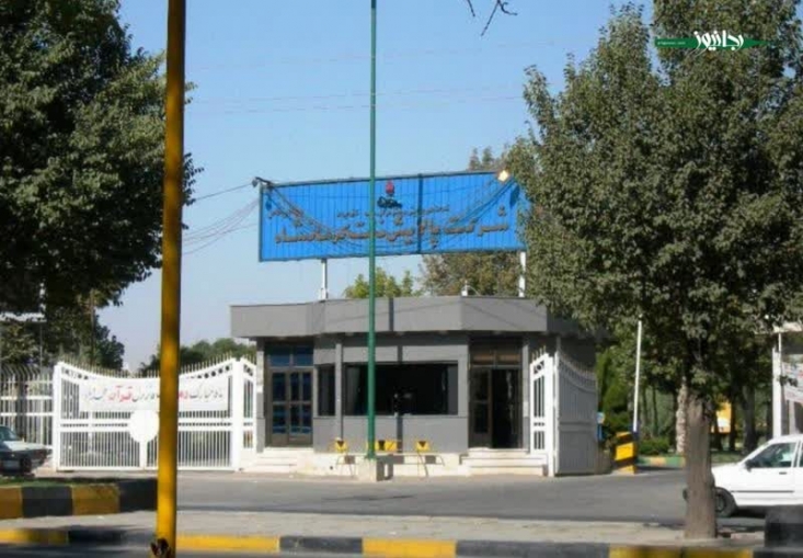 با ۲۱ میلیارد صاحب پالایشگاه ۶۳۰۰ میلیارد تومانی شوید/ روایتی از واگذاری ابهامبرانگیز دُر صنعت کرمانشاه به فردی فاقد اهلیت در حالی که پالایشگاه کرمانشاه تا سال 93 یکی از پالایشگاههای سود ده و معتبر کشور بوده ناگهان از سال 93 تا 95 زیان ده محسوب میشود. به طور قطع رانتها و دستهای پنهان و آشکار در پشتپرده فروش شرکت پالایشگاه نفت کرمانشاه قرار دارد.