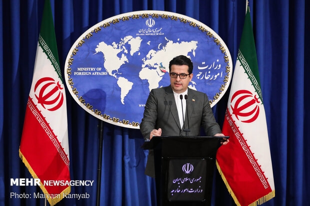 پاسخ تهدید تروریستی آمریکا علیه هواپیمای مسافری ماهان را در وقت مناسب خواهیم داد/ بهانه کره جنوبی درخصوص تحریمهای آمریکا برای ما قابل قبول نیست موسوی درباره تعرض جنگندههای آمریکایی به هواپیمای ماهان گفت: آمریکاییها انواع راهزنیها را امتحان میکنند. اقدام خطرناکی که آنها علیه هواپیمای مسافربری ما انجام دادند یک تهدید تروریستی بود که بر خلاف تمامی موازین حقوقی و بین المللی است.ثمرات گفتگوی ظریف و پوتین بزودی مشخص خواهد شد