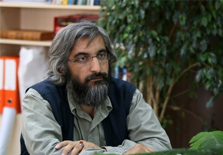 کار فرهنگی باید جهت گیری اجتماعی داشته باشد/ با تمرکز بر مسائل استانی باید نهضت تولید محتوا راهاندازی کرد/ برای تحقق عدالت از فضای مجازی استفاده کنیم باید کار فرهنگی جهت گیری اجتماعی داشته باشد که جامعه را پای کار عدالت بیاورد. جهت گیری باید زنده باشد. جامعه ما عمیقاً نیاز به نوع دوستی، مواسات و همدلی دارد. روی برخی اقشار خیلی فشار است اما اگر فرهنگ فاطمی و علوی را ترویج دهیم مشکلات با کمک همدیگر آسان میشود.