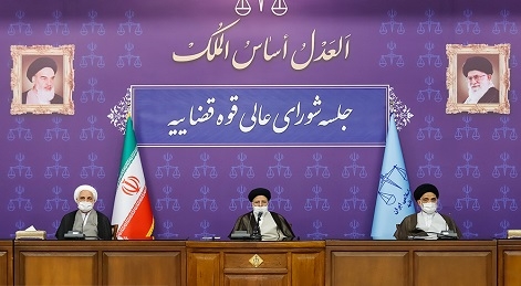 باید سراغ کسی رفت که درآمد هنگفت دارد و مالیات هم نمیدهد/ «تحریف» و «تحریم» دوقلوهای به هم پیوسته هستند/ لزوم شناسایی دستهای پنهان سیاسی و امنیتی اخلالگر در بازار ارز رییس قوه قضاییه تاکید کرد: با صاحبان کسب و کارهای متضرر از کرونا و وضعیت اقتصادی کشور باید مدارا کرد و در مقابل سراغ آن برج ساز و واردکنندهای رفت که درآمد هنگفت دارد و مالیات هم نمیدهد.