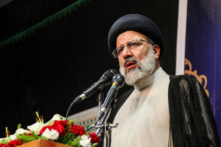 جزئیات جلسه سران قوا درباره طرح نفتی دولت/ ۵ پیشنهاد آیتالله رئیسی برای جلوگیری از ضرر بزرگ در طرح فروش نفت رئیسجمهور خبر از طرح گشایش اقتصادی که به احتمال زیاد پیشفروش نفت بوده، داد ولی در شورای هماهنگی سران قوا با مخالفت جدی روبرو شده و حتی آیتالله رئیسی برای جلوگیری از ضرر بزرگ در این طرح پیشنهاداتی را مطرح کرده است.