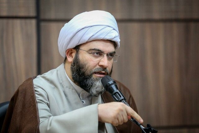 قمی: اربعین را هم میتوان مانند محرم برگزار کرد رئیس سازمان تبلیغات اسلامی گفت: حتما تعظیم شعائر اربعین اتفاق خواهد افتاد. این قطعی است و حتما بهترین وجه این تعظیم و تکریم صورت خواهد گرفت. هیأتیها فرهیختگی را نشان دادند و مطمئنا در مراسم اربعین مراعات هم خواهد بود.