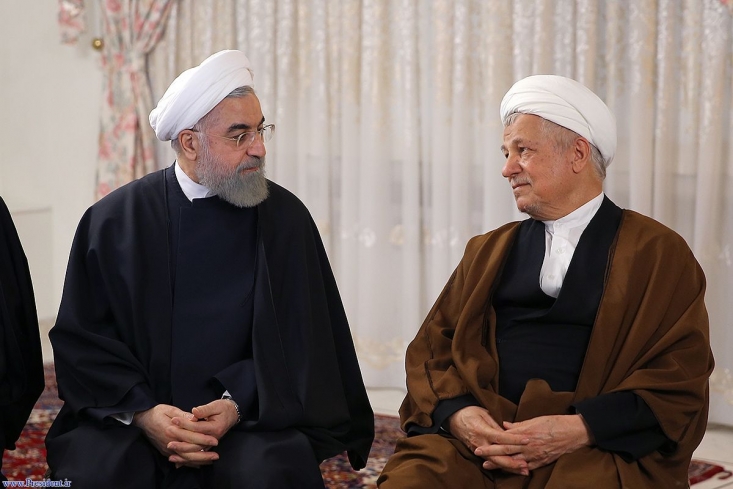هاشمی و روحانی چگونه وضعیت جنگ را به نوشاندن جام زهر کشاندند؟/ وزیر وقت سپاه: حضور میرحسین موسوی و بهزاد نبوی در ستاد جنگ مقدمه پذیرش قطعنامه بود/ سرلشکر صفوی: رهبری سیاسی جنگ (هاشمی رفسنجانی) با حضرت امام هماهنگ نبود در تاریخ دفاع مقدس حوادث و اتفاقات زیادی رخ داده که تاکنون آنطور که باید، مورد بررسی قرار نگرفته است. پذیرش قطعنامه ۵۹۸، یکی از موضوعاتی است که برخی از ابعاد آن، با گذشت بیش از سه دهه، هنوز برای مردم روشن نشده است.