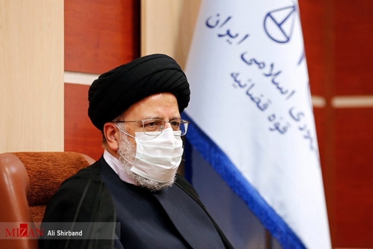دستگاه قضایی هیچ فسادی را بر نمیتابد رئیس قوه قضائیه گفت: کسانی که با قوه قضائیه مرتبط هستند بدانند همکاران این مجموعه سالم و پاک، هیچ گونه ناسلامتی و فساد را برنمی تابند.