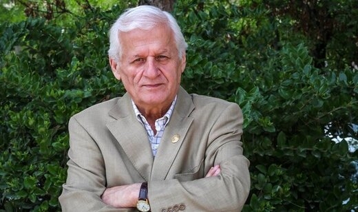 وداع با معلم «هنر هفتم» دکتر اکبر عالمی، کارگردان سینمای مستند و از مجریان پیشکسوت تلویزیون که چندی پیش با تشدید بیماریاش پس از ابتلا به کرونا در ۷۵ سالگی از دنیا رفت.
