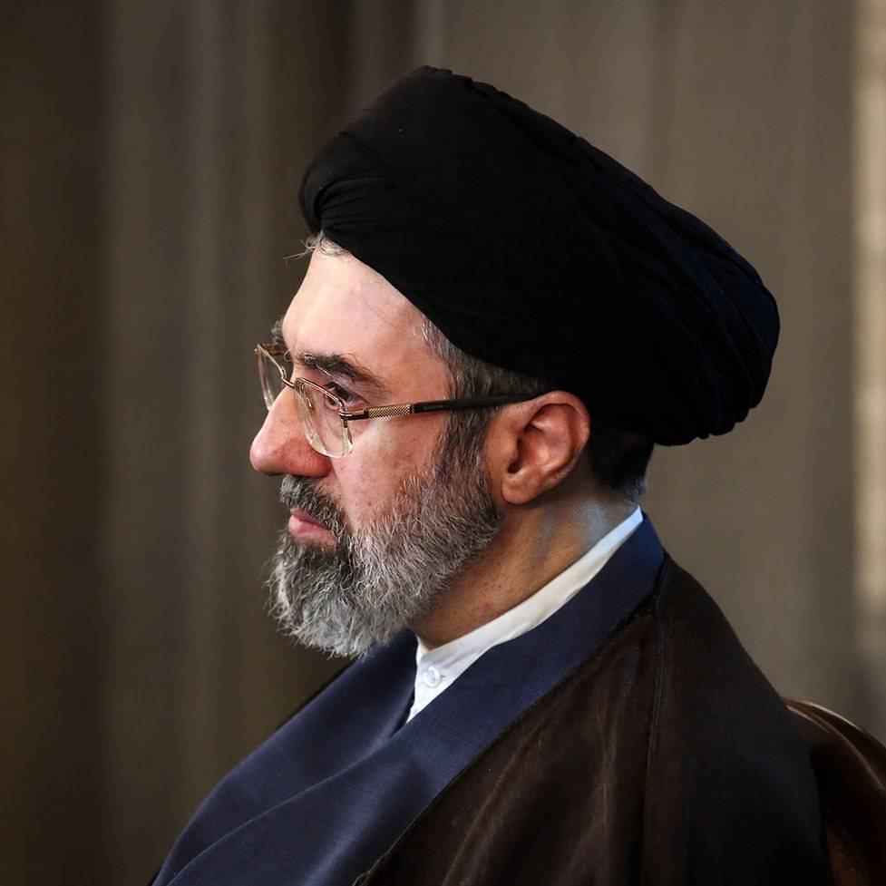 رهبر معظم انقلاب: ضعف و نقص و کمبود، نیازمند روایت و برجسته‌سازی نیست؛ بلکه نیازمند برنامه‌ریزی و اقدام برای رفع و حلِّ مشکل است!