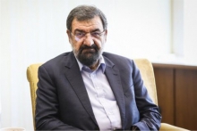 ماشین تخریب محسن رضایی علیه رئیسی از کجا کوک میشود؟ طی روزهای گذشته محسن رضایی بر خلاف انتظار اکثر ناظران صحنه سیاسی، حملات عجیبی علیه رئیسی انجام داده است.