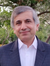 از آنجا که حدود بیست سال است که جناب آقای دکتر باغگلی را می شناسم، وظیفه خود می دانم توصیفی از ویژگی های ممتاز ایشان ارائه کنم.