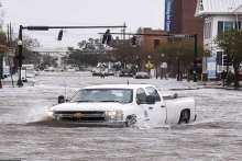 مقامات آمریکا اعلام کردند که شمار قربانیان طوفان قدرتمند ایان در ایالت‌های کالیفرنیا و کارولینای شمالی و جنوبی از ۸۰ نفر عبور کرده و این آمار افزایش خواهد یافت.
