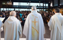  یکی از مقام‌های ارشد کلیسای کاتولیک روز دوشنبه اعلام کرد که ۱۱ اسقف کنونی یا سابق فرانسوی به خشونت جنسی متهم شده‌اند.