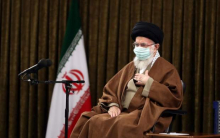 مروری بر توصیههای رهبرانقلاب درباره کتاب ملت ما مطالعه کردن را اصلاً جزو کارهای بشری نمیدانند! آدم باید عنوان دیگری داشته باشد – یا باید شب امتحانش باشد؛ یا باید معلم در مدرسه از آدم بخواهد؛ یا باید یک دانشمند باشد؛ یا باید بخواهد در جایی سخنرانی کند – تا موجب شود که مطالعه کند!