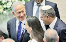  رسانه‌های رژیم صهیونیستی از گشایشی در پرونده تشکیل دولت جدید رژیم صهیونیستی خبر دادند که نشان می‌دهد، بنیامین نتانیاهو برخلاف تأکیدهای ابتدایی خود، در حال چینش کابینه‌ای با اکثریت یهودیان افراطی است.