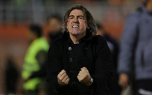 مدیران باشگاه استقلال نسبت به شایعه عدم بازگشت سرمربی پرتغالی به تهران واکنش نشان دادند.