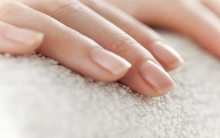  تغییراتی که روی ناخن یک فرد ایجاد می‌شود ممکن است نشانه کمبود برخی از مواد ضروری در بدن باشد.
