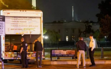 سخنگوی سرویس مخفی آمریکا اعلام کرد، راننده کامیونی که با موانع امنیتی در میدان "لافایت" مجاور زمین‌های کاخ سفید برخورد کرده بود، بازداشت شد.