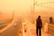 سازمان هواشناسی اعلام کرد: به دلیل نفوذ گردوخاک از کشورهای همسایه غربی (به ویژه به نواحی مرزی) خیزش خاک و کاهش کیفیت هوا امروز استان‌های خوزستان، ایلام، کرمانشاه، کردستان و آذربایجان غربی را در بر می‌گیرد.