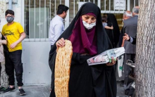 تشکیل جلسهای ویژه برای حل معضل نان رئیس کمیسیون امنیت ملی و سیاست خارجی مجلس از برگزاری جلسهای با حضور وزرا و مسئولان مربوطه برای حل معضل توزیع نان و صفهای طولانی ناشی از آن، خبر داد و گفت: اصلاح یکباره سهمیه آرد باعث این اختلال شده است.