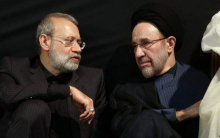 هاشمی: خاتمی ناراحتی عصبی پیدا کرده/ لاریجانی: تمارض میکند آقای خاتمی گفت، تحتتأثیر فشارهای کار و اعتراضات، ناراحتی عصبی پیدا کرده و به دستور اطبا بهطور مرتب داروی آرامبخش مصرف میکند، اطبا گفتهاند که اگر نکند ممکن است تبدیل به افسردگی شود.