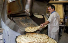 هر گونه افزایش قیمت نان ممنوع است مدیرکل دفتر بازرسی و نظارت بر کالاهای اساسی وزارت جهاد کشاورزی گفت: هرگونه افزایش قیمت و گرانفروشی نان ممنوع است و با متخلفان برخورد میشود.