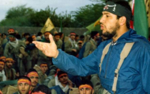  همرزم شهید اسکندرلو می‌گوید: حاج حسین مدام با من شوخی کرده و مرا اذیت می کرد. یک بار عکس خنده‌داری از او گرفتم که دوست نداشت کسی آن را ببیند. با لحن تهدید به شوخی گفتم: خیلی جالب می‌شه اگه این عکس چاپ بشه و بچه‌های گردان ببینن.

