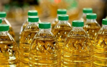 روغن نباتی ۱۰ تا ۱۵ درصد ارزان شد معاون بازرسی و نظارت بر کالاهای مصرفی سازمان حمایت مصرف کنندگان و تولیدکنندگان اعلام کرد، در راستای حمایت وزارت صمت از حقوق مصرف کنندگان، قیمت انواع روغن نباتی ۱۰ تا ۱۵ درصد کاهش یافت.