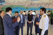 سفیر هند از بندر تجاری کیش بازدید کرد در حاشیه برگزاری دهمین نمایشگاه بین المللی بورس، بانک، بیمه و خصوصی سازی و پانزدهمین نمایشگاه معرفی فرصتهای سرمایه گذاری کشور "کیش اینوکس 2023"، سفیر هند و تجار این کشور از بندر تجاری کیش بازدید کردند.