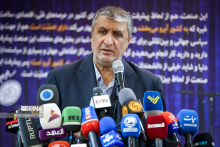 ساخت (بتن ریزی) رآکتور تحقیقاتی ۱۰ مگاوات در سایت هسته‌ای اصفهان با حضور رئیس سازمان انرژی اتمی کشور آغاز شد.