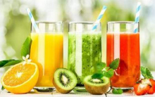 آبمیوه نخورید حتی اگر طبیعی باشد بر اساس یک پژوهش جدید، نوشیدن حداقل یک لیوان آبمیوه ۱۰۰ در صد طبیعی با افزایش وزن اندک در کودکان و بزرگسالان مرتبط است.