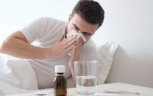چگونه در مقابل سرماخورگی ایمن بمانیم؟ عضو هیئت علمی دانشگاه علوم پزشکی شهید بهشتی با اشاره به اینکه در فصل سرد سال امکان ابتلا به عفونتهای تنفسی افزایش می یابد، بر ضرورت مصرف آنتی اکسیدان کافی به منظور تقویت ایمنی بدن تاکید کرد.