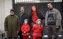 سرنوشت فصل ۷ سریال پایتخت چه شد؟ ابتدا قرار است که یک نسخه سینمایی از فصل هفتم سریال پایتخت تولید شود، سپس یک مجموعه ۱۶ قسمتی نیز تولید می شود تا در سال ۱۴۰۳ و یا نوروز ۱۴۰۴ به پخش برسد.
