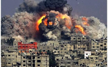لحظه حمله هوایی ارتش رژیم صهیونیستی به شهر دیرالبلح در مرکز نوار غزه را مشاهده نمایید.