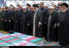 مقام معظم رهبری صبح امروز چهارشنبه در دانشگاه تهران بر پیکر مطهر آیت‌الله شهید سید ابراهیم رئیسی و همراهان او، نماز اقامه کردند.