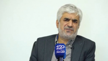 شرکتهای چینی به راحتی یاد گرفتهاند تحریم را دور بزنند و از ایران نفت بخرند و قطعا مکانیسم ماشه نیر این خریدها را کم نخواهد کرد/ تخفیفهایی که ما به چین میدهیم هزینه دور زدن تحریم یعنی تعویض نفتکش، بارنامه و... است بشیری، کارشناس مسائل چین: شرکتهای چینی که از ایران نفت میخرند شبهدولتی هستند و اصلا با بانکهای جهانی ارتباط جدی ندارند و به راحتی تحریمها را دور میزنند.