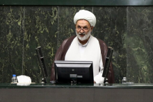 روانبخش: تا کی قرار است آقای زنگنه آزادانه در کشور بچرخد و دستگاه قضایی بیتفاوت بماند؟/ چرا دانه درشتها در حاشیه امن قرار دارند؟ نماینده مردم قم در صحن علنی مجلس: در شرایط اقتصادی موجود که کشور به ارز نیازمند کرسنت حساب قریب به ۳ میلیارد ارز ما را از حساب آقای بابک زنجانی تخلیه و مصادره کرد.