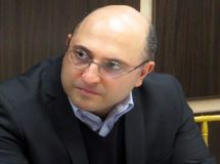 امیرسامان اسفندیاری عضو هیأت مدیره سندیکای تولیدکنندگان کاغذ و مقوا: قطع شدید برق و گاز توسط دولت آسیب خیلی زیادی به فعالیت کارخانه‌های کاغذ وارد کرد/ دولت سه روز در هفته برق کارخانه‌های تولید کاغذ را تا ۹۰ درصد کاهش داد و تولید را متوقف کرد.