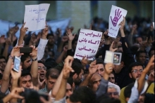 یکی از افراد بازداشت شده علیرضا «ی» فرزند ارسلان می گوید: آقایان امیر «ی»، غلامرضا «ی» و بهروز «ب» از فعالان سیاسی شهریار هستیم، سرگروههای کاروانی بودیم که با دستور «د» «ک» و سازماندهی بهروز «ب» که از مسئولین یکی از ادارات است سازماندهی شدیم و هر کدام موظف شدیم 6-5 نفر را جمع کنیم، با خودمان در سخنرانی رئیس جمهور در حرم امام شرکت کنیم .

وی می گوید: امیر «ی» یکی از مسئولین ملارد که همراه ما بود از فعالان اغتشاشات سال 88 بوده و حدود شش ماه به اتهام شرکت در فتنه 88 سابقه بازداشت دارد.