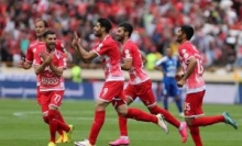 پرسپولیس 4 ـ استقلال 2؛ تسخیر سمبل آبیها تیم فوتبال پرسپولیس با ارائه یک نمایش تهاجمی و فوقالعاده موفق به پیروزی قاطع مقابل استقلال شد تا گام مهمی را به سوی قهرمانی برداشته باشد