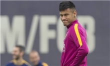 بازیکن برزیلی تیم فوتبال بارسلونا به خاطر ترک اردو و سفری هماهنگ نشده به لندن مورد غضب انریکه واقع شده است.
