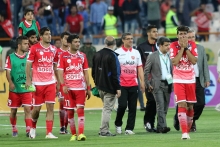 
پرسپولیس با وجود ارائه یک بازی تهاجمی موفق به پیروزی پر گل مقابل راه آهن نشد تا با برد استقلال خوزستان در اهواز جام قهرمانی را به تیم عبدالله ویسی بدهد.
