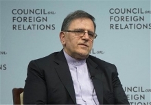 رئیس کل بانک مرکزی با بیان این که محدودیت دسترسی ایران به دلار مانع مبادلات غیردلاری شده گفت: اگر ما بخواهیم ریال عمان را به یورو تبدیل کنیم، به دلار نیاز نداریم، اما سیستم به شکلی طراحی شده که ریال اول باید به دلار تبدیل شود و سپس به یورو.