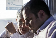 معمولا آقازاده‌های ثروتمند در عرصه‌های هنری در نقش سرمایه‌گذار و تهیه‌کننده ظاهر می‌شوند؛ گاهی فیلم‌ سینمایی تهیه می‌کنند؛ گاهی وارد دنیای موسیقی می‌شوند و آلبوم‌ موسیقی‌ تولید می‌کنند و گاهی هم در نقش مجموعه‌دار آثار هنری ظاهر می‌شوند.