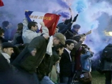 بر اساس نتایج تازه‌ترین نظرسنجی در فرانسه، حدود دو سوم مردم فرانسه نسبت به آینده خود و خانواده‌شان در فرانسه بدبین هستند.