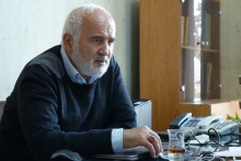 فرزند احمد توکلی به دلیل نارسایی کبدی در گذشت.