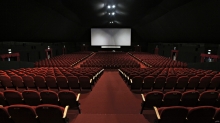 سخنگوی شورای صنفی نمایش اعلام کرد سینماداران باید برای نمایش فوتبال در سینمایشان از نیروی انتظامی مجوز گرفته و رضایت صاحبان فیلم های در حال اکران را نیز جلب کنند.