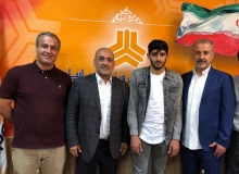 
مهدی ترابی دقایقی پیش برای انجام کارهای نهایی مربوط به قراردادش در باشگاه پرسپولیس حاضر شد.