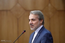 اعلام آمادگی نوبخت برای کناره گیری از دولت سخنگوی دولت با بیان اینکه آمادگی دارم از همه مسئولیتهای دولتی کنار بروم، گفت: از رئیسجمهور درخواست کناره گیری از همه مسئولیتهای دولتی را کردهام و ایشان تصمیم مقتضی را اتخاذ خواهند کرد.