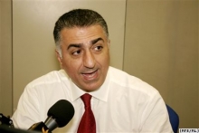 تنزل خاندان پهلوی از نوکری آمریکا و انگلیس به جیرهخواری سعودیها/ هزینه زندگی دودمان پهلوی از کجا تامین می شود؟+فیلم درحالی رضاپهلوی از مبارزه با فساد می گوید که فارغ از فسادهای سیاسی-اخلاقی و اقتصادی نیم قرن حکومت پهلوی او هیچ گاه از اموال دزدیده شده ملت ایران در زمان فرار خانواده اش از ایران صحبت نکرده است،